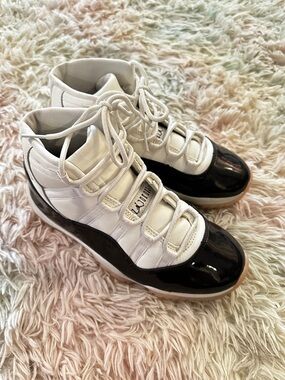 JORDAN Women’s AIR JORDAN 11 RETRO 'NEAPOLITAN' Size 7.5